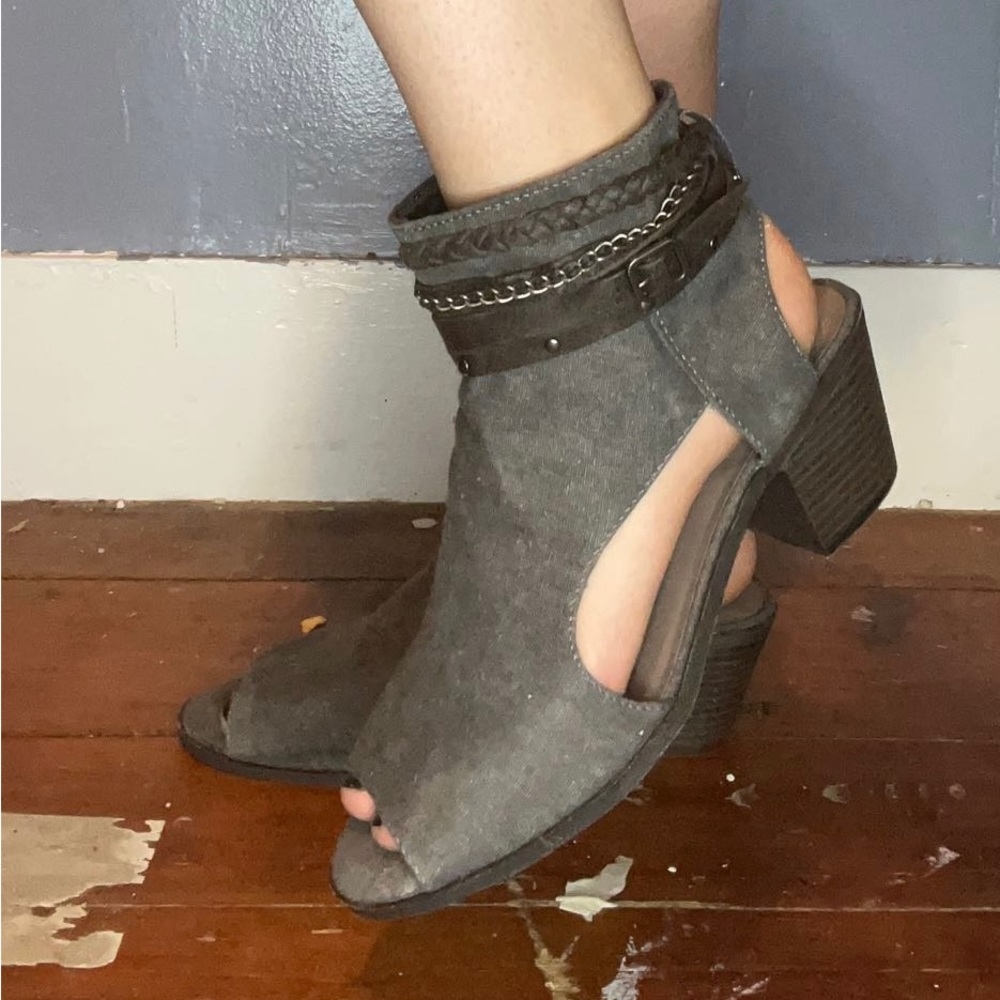 Selling at size 7 open toed ankle boot with a heel. Lightly used & Dusty.